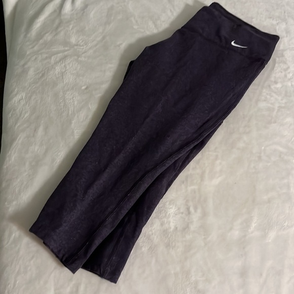 Nike purple knee length leggings - Picture 2 of 4